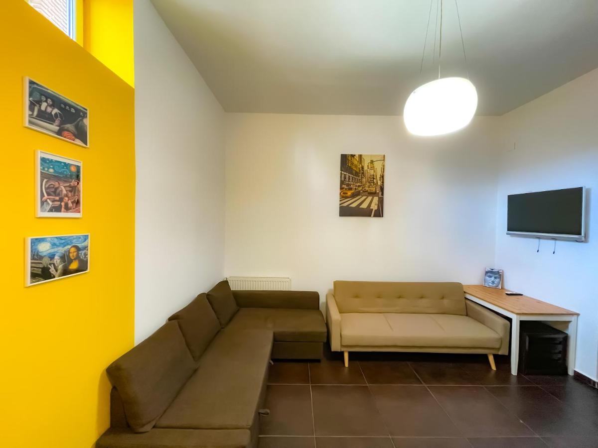 Cool Flat With Hot Tub In The Old Town Apartment Bucharest Luaran gambar