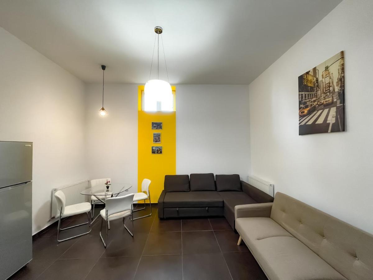 Cool Flat With Hot Tub In The Old Town Apartment Bucharest Luaran gambar