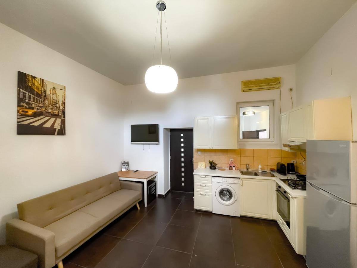 Cool Flat With Hot Tub In The Old Town Apartment Bucharest Luaran gambar