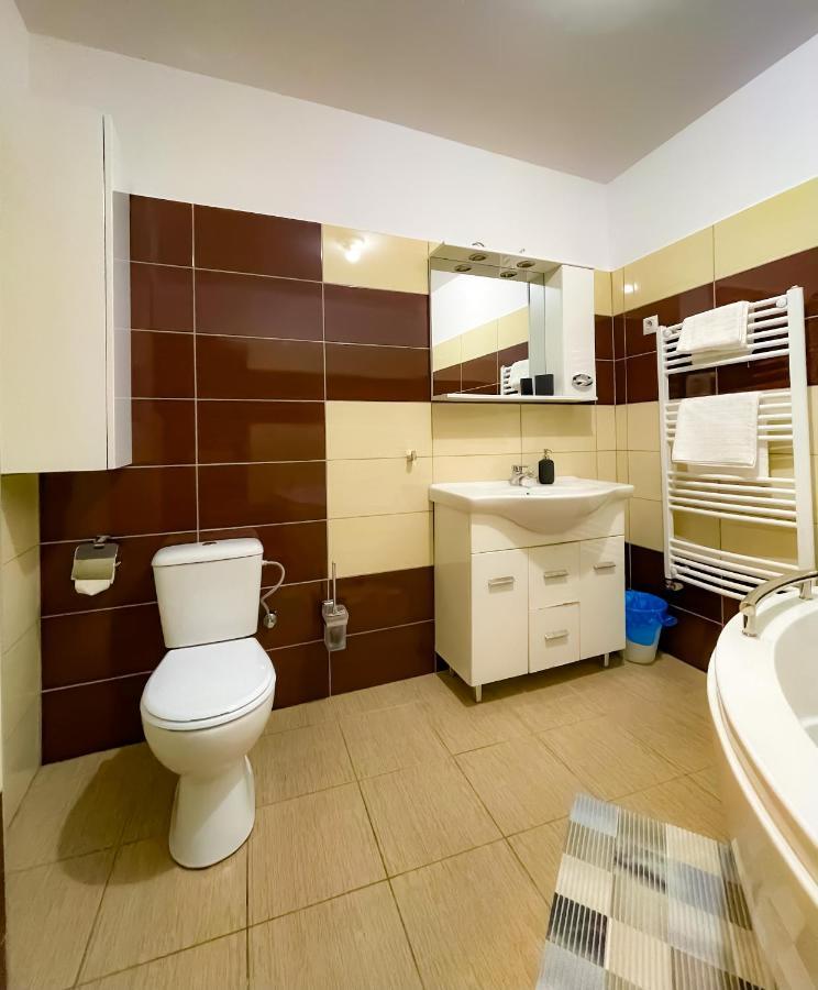 Cool Flat With Hot Tub In The Old Town Apartment Bucharest Luaran gambar
