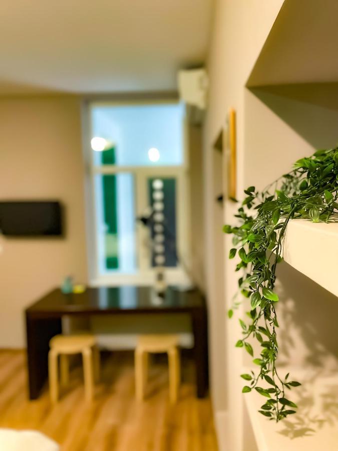 Cool Flat With Hot Tub In The Old Town Apartment Bucharest Luaran gambar
