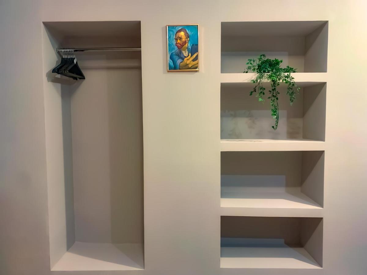 Cool Flat With Hot Tub In The Old Town Apartment Bucharest Luaran gambar