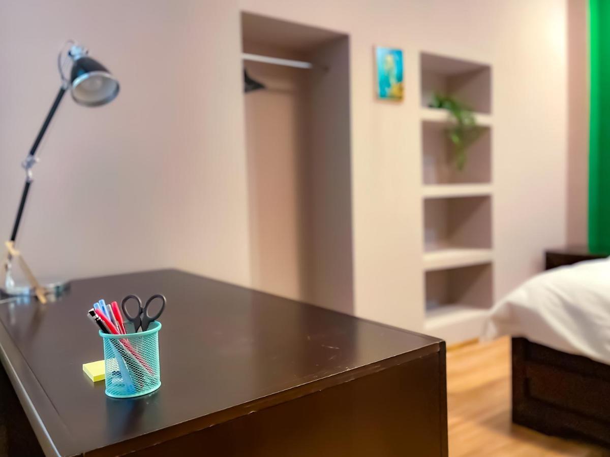 Cool Flat With Hot Tub In The Old Town Apartment Bucharest Luaran gambar