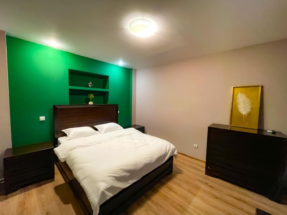 Cool Flat With Hot Tub In The Old Town Apartment Bucharest Luaran gambar