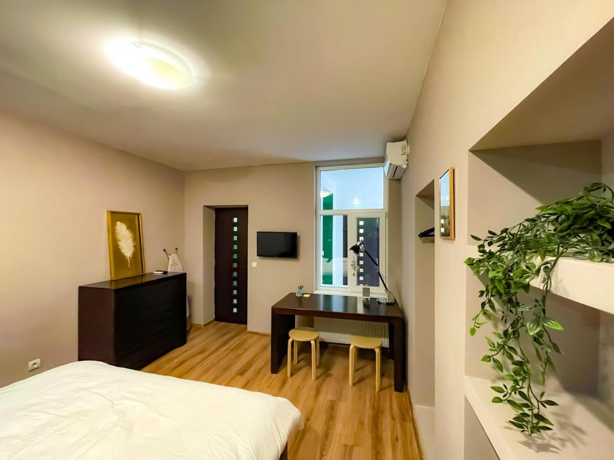Cool Flat With Hot Tub In The Old Town Apartment Bucharest Luaran gambar